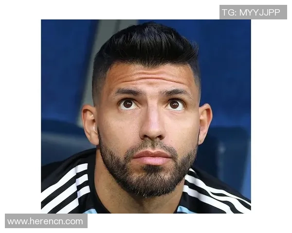 足球明星圆脸发型女生的时尚潮流与搭配技巧解析